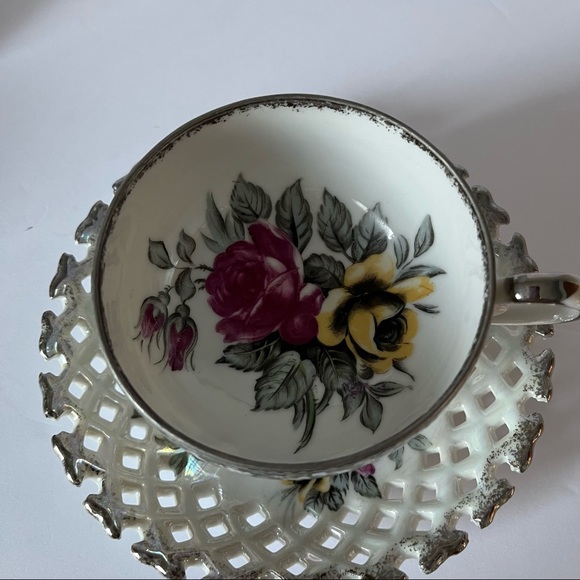 Vintage Teacup and saucer floral print - Picture 2 of 16